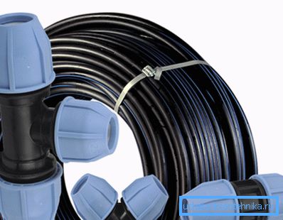 Tubo in HDPE con raccordi a compressione Tubo in HDPE con raccordi a compressione
