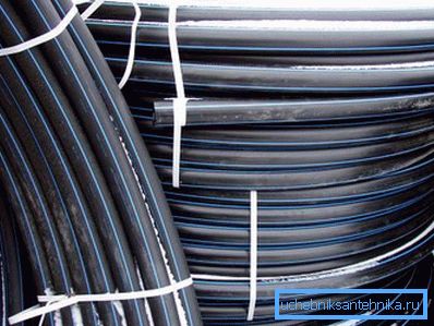 Tubi con un diametro fino a 160 mm sono venduti non solo in sezioni diritte, ma anche in bobine. Tubi con un diametro fino a 160 mm sono venduti non solo in sezioni diritte, ma anche in bobine.