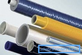 I tubi di plastica sono diversi per proprietà e applicazioni. I tubi di plastica sono diversi per proprietà e applicazioni.