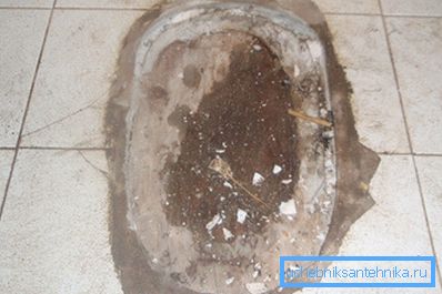 Preparare con attenzione il pad prima di installare un nuovo water. Preparare con attenzione il pad prima di installare un nuovo water.