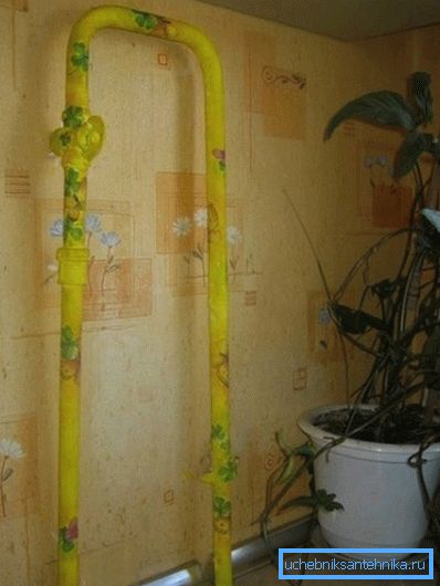 Fiori sul tubo. Fiori sul tubo.