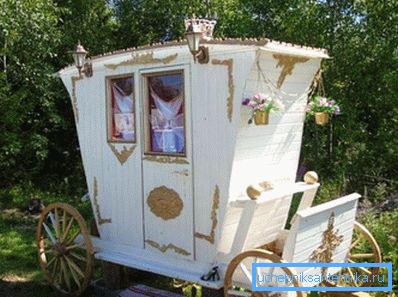WC sotto forma di una carrozza WC sotto forma di una carrozza