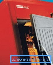 La comoda porta fuoco facilita la manutenzione La comoda porta fuoco facilita la manutenzione
