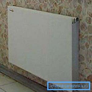 Comodo radiatore a infrarossi a parete Comodo radiatore a infrarossi a parete