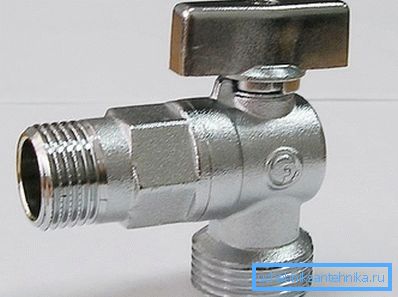 Dispositivo angolare con rivestimento decorativo e valvola speciale Dispositivo angolare con rivestimento decorativo e valvola speciale