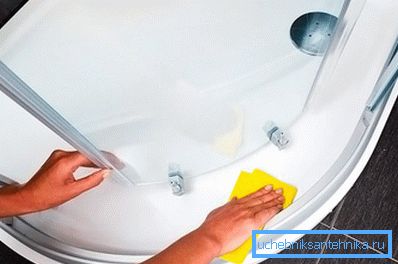 Cura per la superficie acrilica Cura per la superficie acrilica