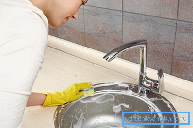 Lavare con il proprio detergente liquido Lavare con il proprio detergente liquido