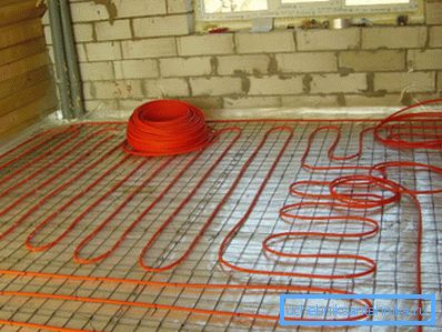 Posa di serpente di tubi in polietilene Posa di serpente di tubi in polietilene