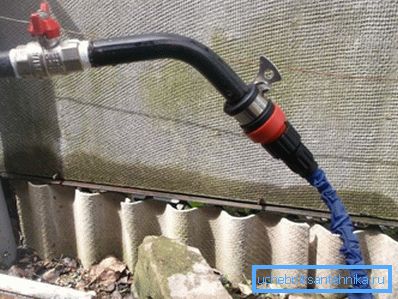 Il rubinetto dell'acqua esterno in ottone resisterà a qualsiasi condizione atmosferica Il rubinetto dell'acqua esterno in ottone resisterà a qualsiasi condizione atmosferica