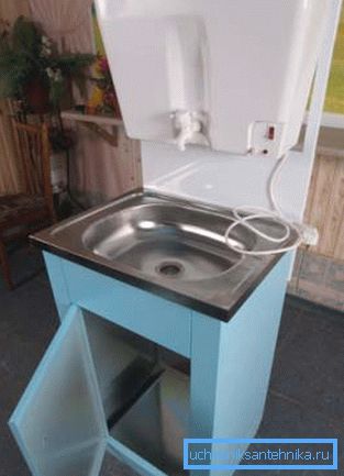 Lavabo con paracarro per dare con riscaldamento Lavabo con paracarro per dare con riscaldamento