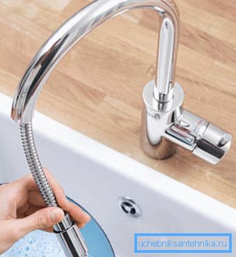Miscelatore universale con beccuccio flessibile Miscelatore universale con beccuccio flessibile