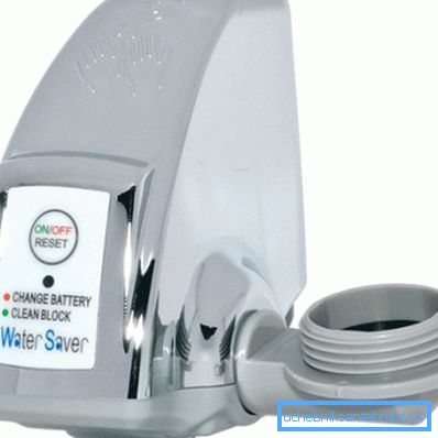L'ugello è controllato da una coppia di pulsanti. L'ugello è controllato da una coppia di pulsanti.