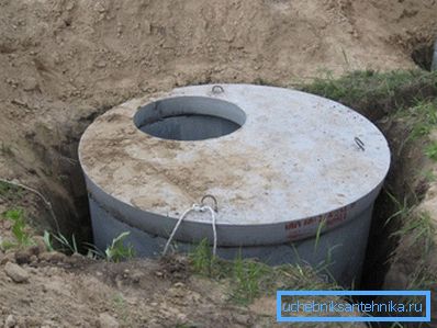 Installa il coperchio con un foro. Installa il coperchio con un foro.