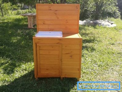Installa il lavandino sul mobiletto. Installa il lavandino sul mobiletto.