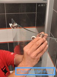 Installa le ruote sulle porte Installa le ruote sulle porte