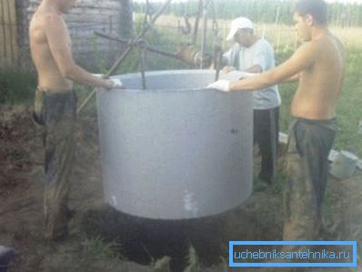 Installa i primi due anelli. Installa i primi due anelli.