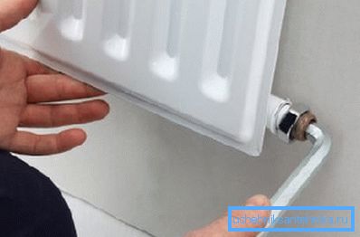 È possibile installare batterie e tubi di riscaldamento autonomamente. È possibile installare batterie e tubi di riscaldamento autonomamente.