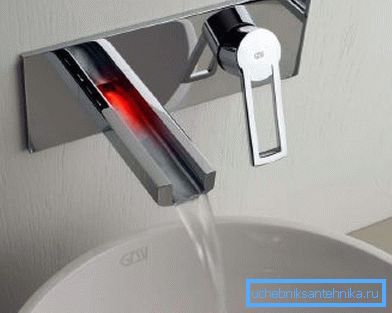 Installare un rubinetto integrato nel muro se il lavandino non ha un foro per il miscelatore Installare un rubinetto integrato nel muro se il lavandino non ha un foro per il miscelatore