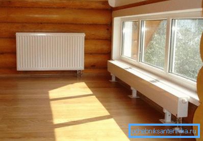 L'installazione dei radiatori in una casa privata avviene sotto le finestre e vicino alle pareti fredde. L'installazione dei radiatori in una casa privata avviene sotto le finestre e vicino alle pareti fredde.