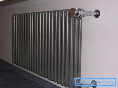 L'installazione di un radiatore in acciaio è una buona soluzione. L'installazione di un radiatore in acciaio è una buona soluzione.