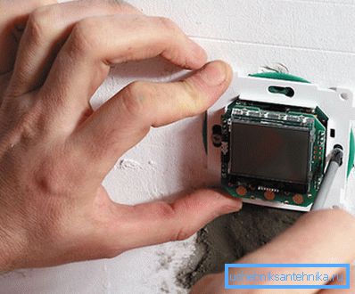 Installa un interruttore termico. Installa un interruttore termico.