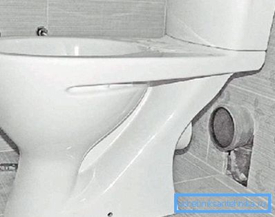 Installazione di una toilette con un rilascio orizzontale Installazione di una toilette con un rilascio orizzontale