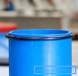 L'installazione del dispositivo di sicurezza inizia con l'installazione di un anello di tenuta, che viene indossato sul bordo dell'involucro. L'installazione del dispositivo di sicurezza inizia con l'installazione di un anello di tenuta, che viene indossato sul bordo dell'involucro.