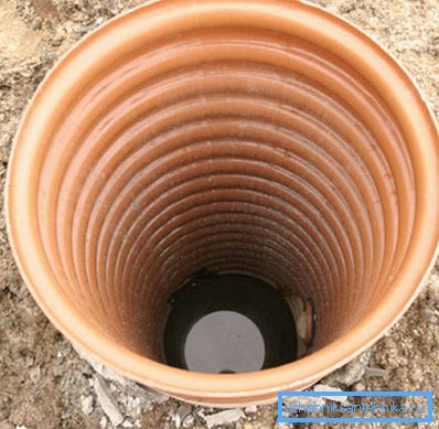 Gli anelli di plastica installati svolgono esattamente le stesse funzioni di quando si utilizza materiale in cemento armato