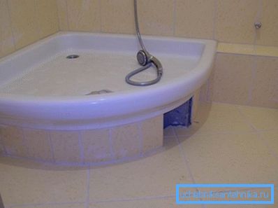 Pozzetto montato con sifone per la manutenzione del sifone Pozzetto montato con sifone per la manutenzione del sifone