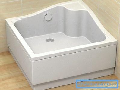Installato nell'angolo del piatto profondo della doccia rettangolare Installato nell'angolo del piatto profondo della doccia rettangolare