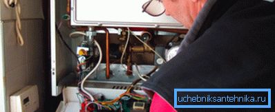 I dispositivi con un blocco di regolazione sono più difficili da installare, ma più facili da controllare. I dispositivi con un blocco di regolazione sono più difficili da installare, ma più facili da controllare.