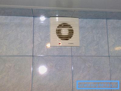 In un appartamento di città è abbastanza sufficiente installare i ventilatori di scarico nei canali di ventilazione. In un appartamento di città è abbastanza sufficiente installare i ventilatori di scarico nei canali di ventilazione.