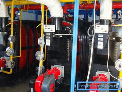 Nei sistemi di climatizzazione con flusso di refrigerante centralizzato, è necessario installare tubi più resistenti. Nei sistemi di climatizzazione con flusso di refrigerante centralizzato, è necessario installare tubi più resistenti.