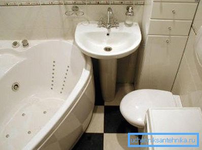 In alcune situazioni, il bagno nel muro - l'unica salvezza. In alcune situazioni, il bagno nel muro - l'unica salvezza.