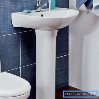 Nel cavalletto, i tubi e il blocco dell'acqua sono mascherati. Nel cavalletto, i tubi e il blocco dell'acqua sono mascherati.