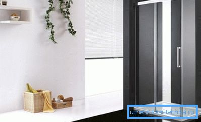La stanza ha un angolo doccia con una padella bassa 120x90 mm. La stanza ha un angolo doccia con una padella bassa 120x90 mm.