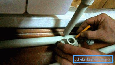 In caso di radiatori installati, misurare i tubi da loro.