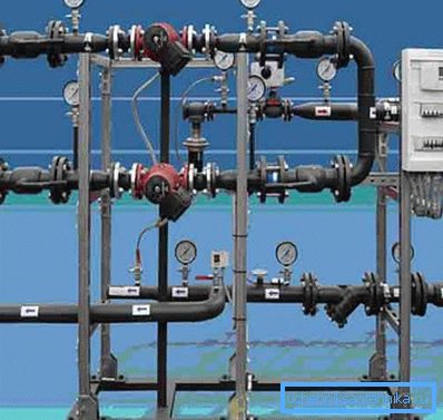 Il punto termico contiene le principali unità di controllo del sistema di riscaldamento. Il punto termico contiene le principali unità di controllo del sistema di riscaldamento.