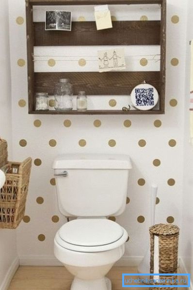 Nel bagno, un buon ospite ha sempre molte cose utili. Nel bagno, un buon ospite ha sempre molte cose utili.