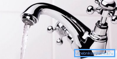Nelle versioni a valvola, un rubinetto dell'acqua calda fischia molto spesso, questo indica anche l'usura della guarnizione in gomma