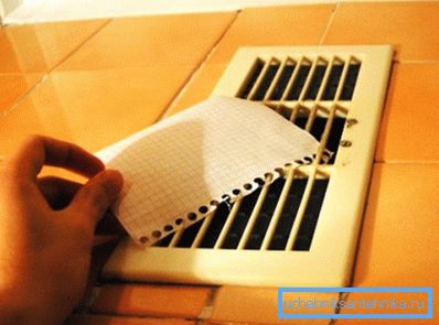 In caso di vento, le prestazioni della ventilazione naturale aumentano più volte. In caso di vento, le prestazioni della ventilazione naturale aumentano più volte.