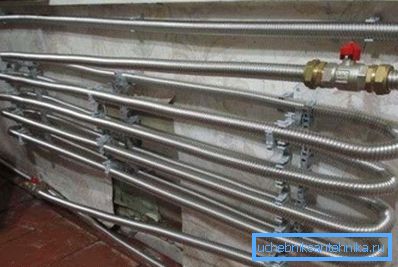 Opzione di un tubo corrugato per il riscaldamento da un acciaio inossidabile Opzione di un tubo corrugato per il riscaldamento da un acciaio inossidabile