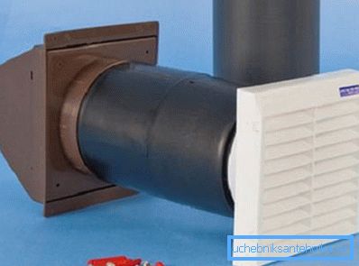 Una variante del sistema assemblato, che può essere montato sulle pareti o portato all'esterno Una variante del sistema assemblato, che può essere montato sulle pareti o portato all'esterno