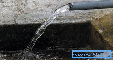 È importante organizzare lo scarico dell'acqua. È importante organizzare lo scarico dell'acqua.