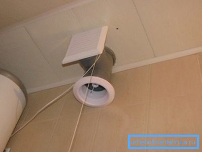 Ventilazione del ventilatore di scarico del bagno Ventilazione del ventilatore di scarico del bagno