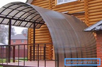 Veranda da un tubo di profilo e policarbonato Veranda da un tubo di profilo e policarbonato