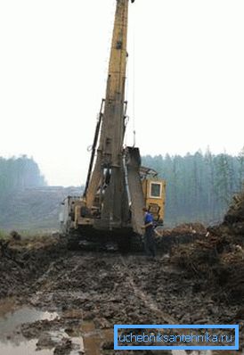Lo sviluppo primaverile è complicato da alti livelli d'acqua sulla superficie e nel terreno. Lo sviluppo primaverile è complicato da alti livelli d'acqua sulla superficie e nel terreno.