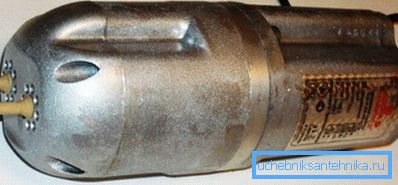 Pompa a vibrazione per un pozzo d'acqua con un minore consumo d'acqua Pompa a vibrazione per un pozzo d'acqua con un minore consumo d'acqua