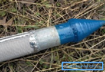 L'aspetto del tubo con un filtro per la fabbricazione del pozzo abissino L'aspetto del tubo con un filtro per la fabbricazione del pozzo abissino