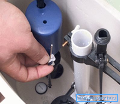 L'interno del serbatoio con l'acqua più bassa